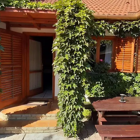 Apartman Péter *